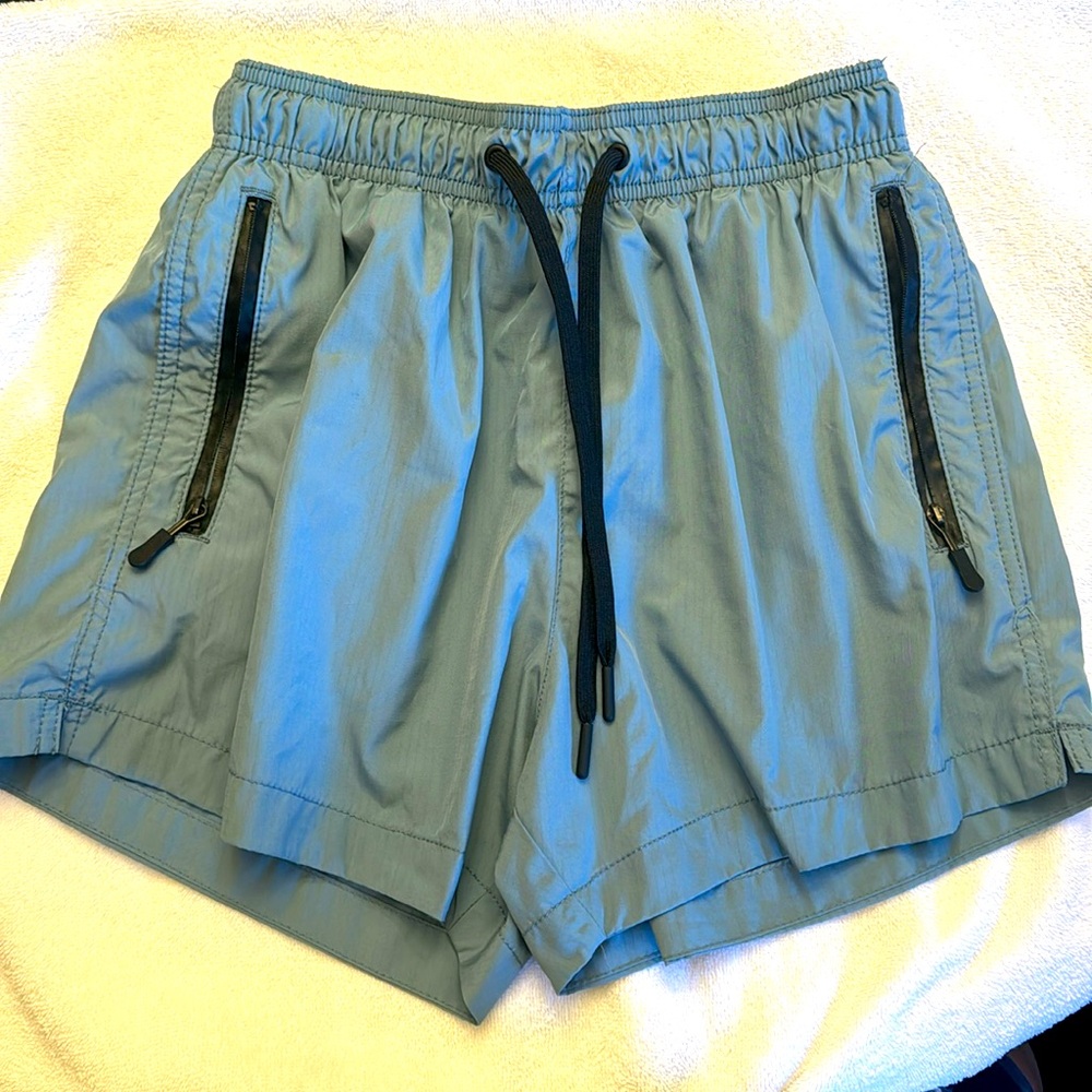 H&M Women’s Shirts SZ Small